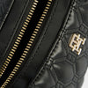 Geantă crossbody Tommy Hilfiger Refined, neagră, cu material matlasat și logo