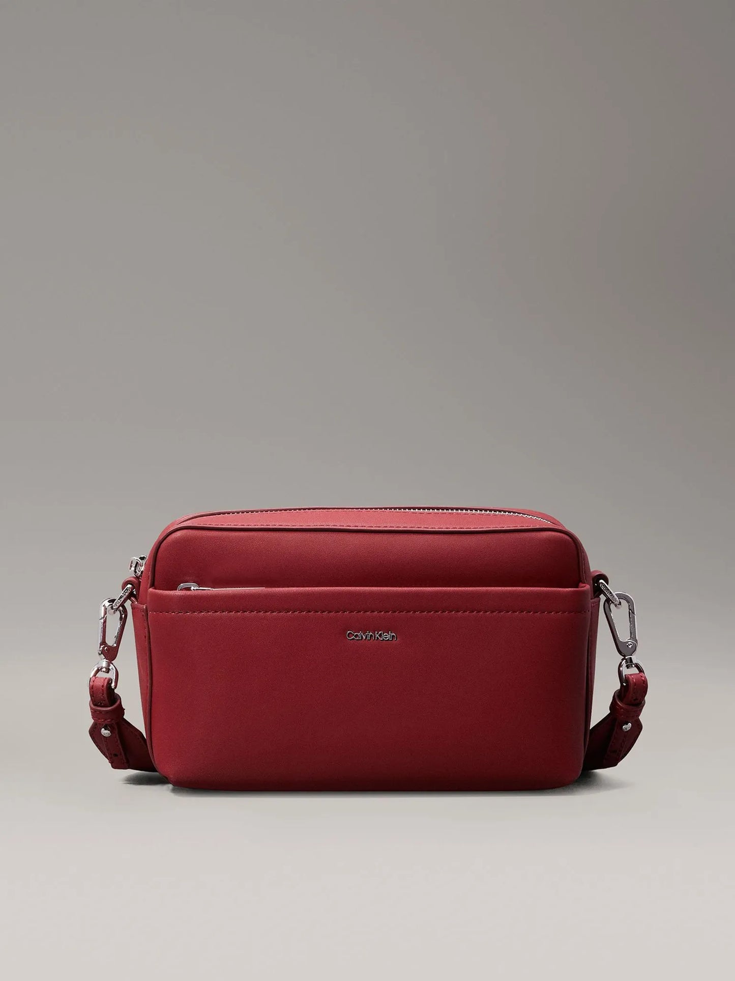 Geantă Calvin Klein – piele ecologică reciclabilă, cu curea ajustabilă